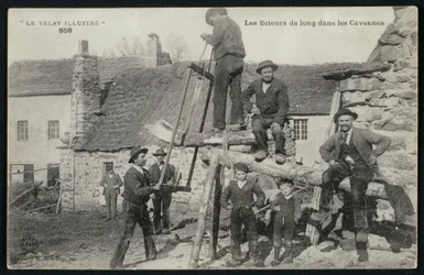 Postkarte, die Sägemänner in den Cevennen, um 1900 darstellt